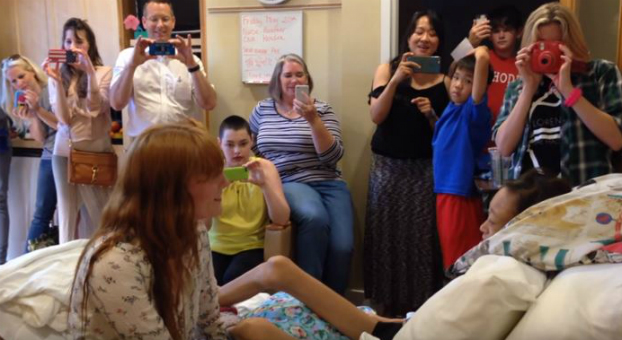 Florence Welch Surprises Teen With Hospital Room Concert